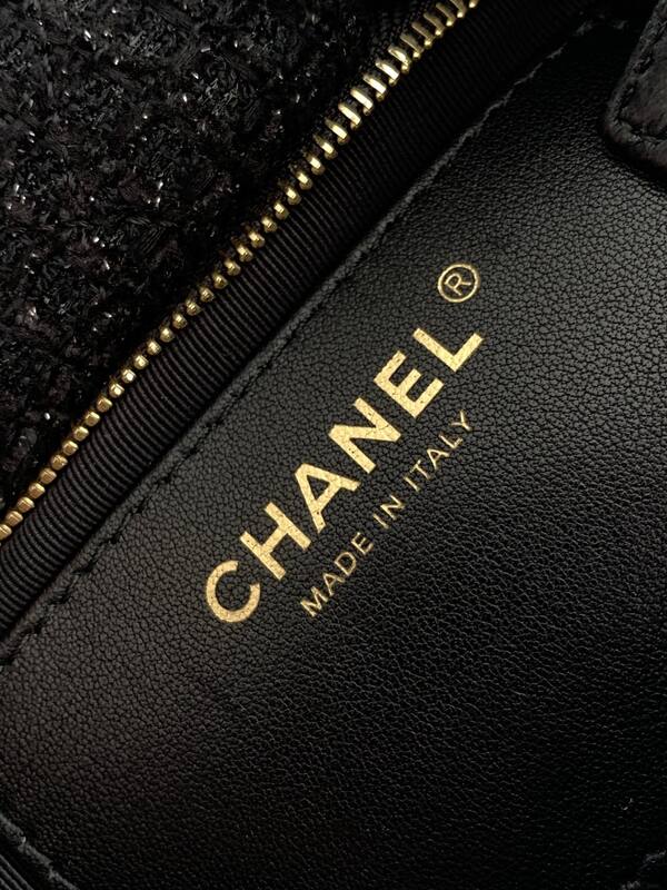 Chanel Black tweed shoulder — Top Quality Replica