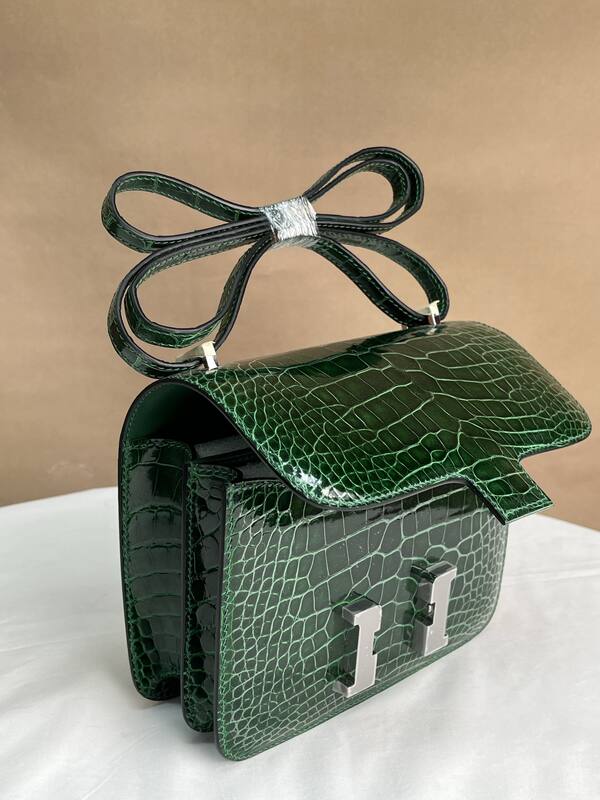 Hermes Constance 19 Emerald green crocodile embossed patent 19 crossbody — Top Quality Replica