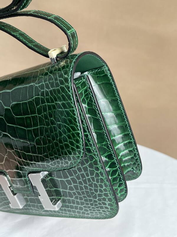 Hermes Constance 19 Emerald green crocodile embossed patent 19 crossbody — Top Quality Replica