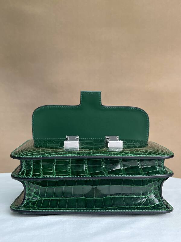 Hermes Constance 19 Emerald green crocodile embossed patent 19 crossbody — Top Quality Replica