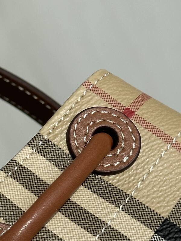 Burberry shoulder bag — 1:1 Replica