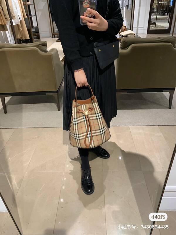 Burberry Brown 25x18x10cm shoulder bag — Premium Replica