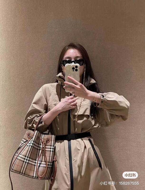 Burberry Brown 25x18x10cm shoulder bag — Premium Replica