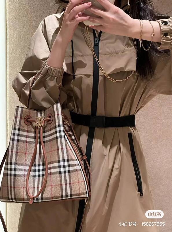 Burberry Brown 25x18x10cm shoulder bag — Premium Replica