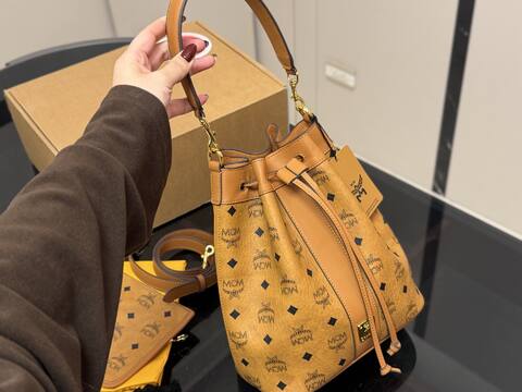 MCM Visetos 20x24x13cm shoulder bag AAA Quality Replica
