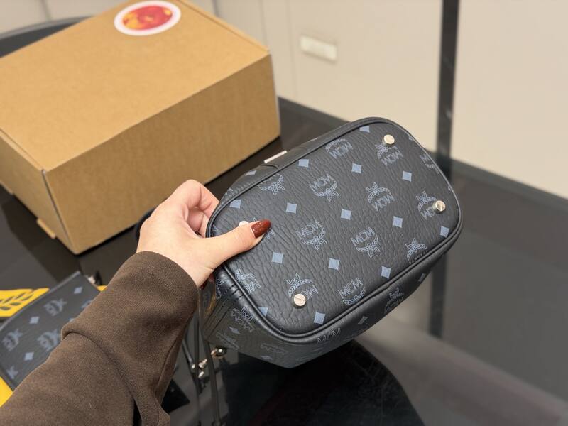 MCM Monogram 25x18x10cm shoulder bag — 1:1 Replica