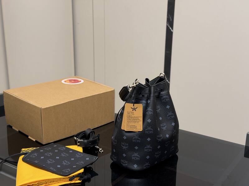MCM Monogram 25x18x10cm shoulder bag — 1:1 Replica