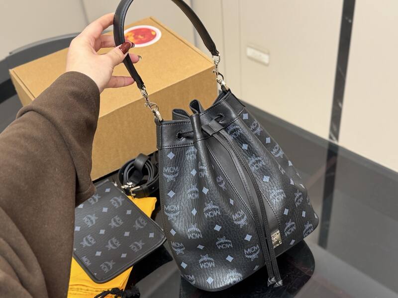 MCM Monogram 25x18x10cm shoulder bag — 1:1 Replica