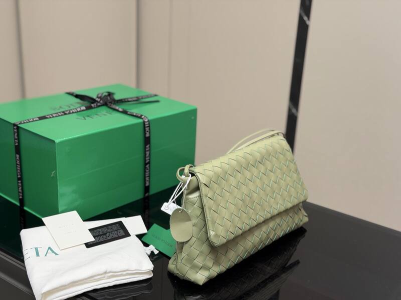 Bottega Veneta Black shoulder bag — AAA Quality Replica