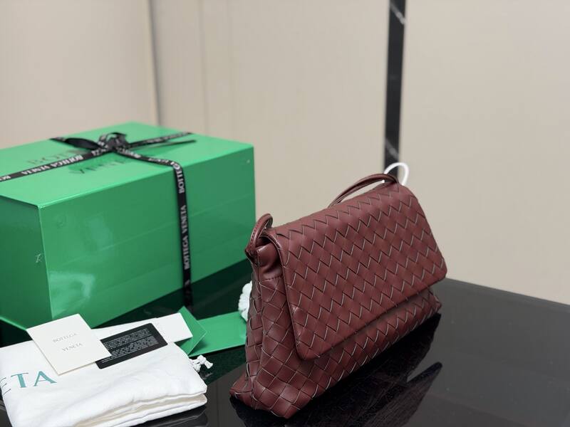 Bottega Veneta Black shoulder bag — AAA Quality Replica
