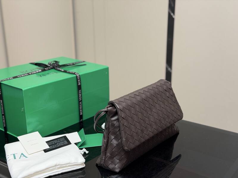 Bottega Veneta Black shoulder bag — AAA Quality Replica
