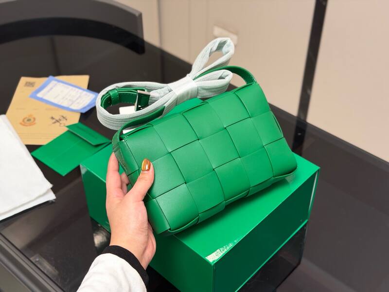 Bottega Veneta Green 25x18x10cm shoulder bag — Premium Replica