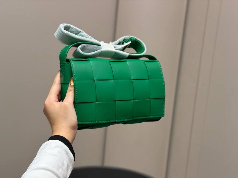Bottega Veneta Green 25x18x10cm shoulder bag — Premium Replica