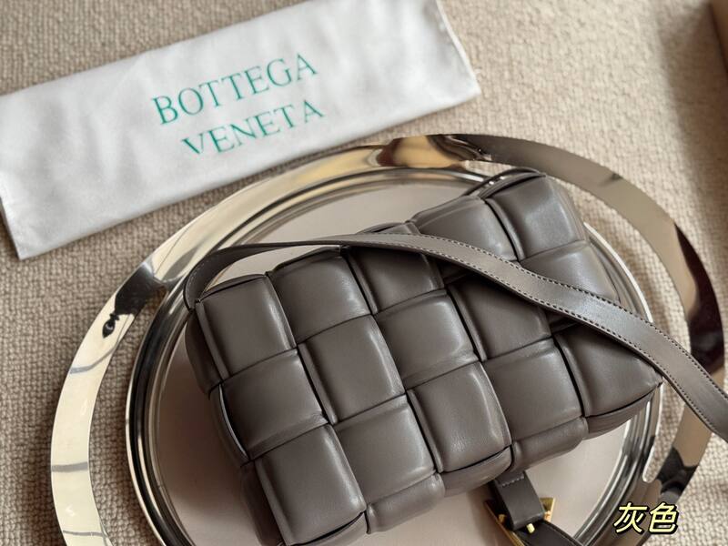 Bottega Veneta Grey shoulder bag — 1:1 Replica