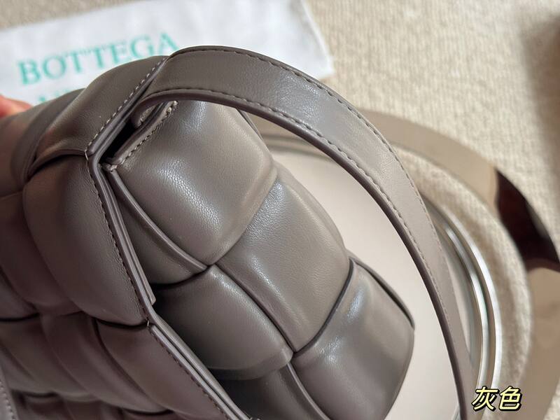 Bottega Veneta Grey shoulder bag — 1:1 Replica