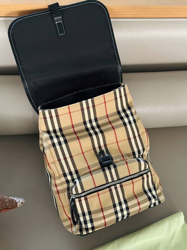 Burberry Vintage Check Beige Vintage Check with Black Leather Trim 25x30x12cm backpack — Top Quality Replica