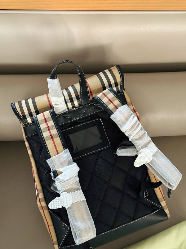 Burberry Vintage Check Beige Vintage Check with Black Leather Trim 25x30x12cm backpack — Top Quality Replica