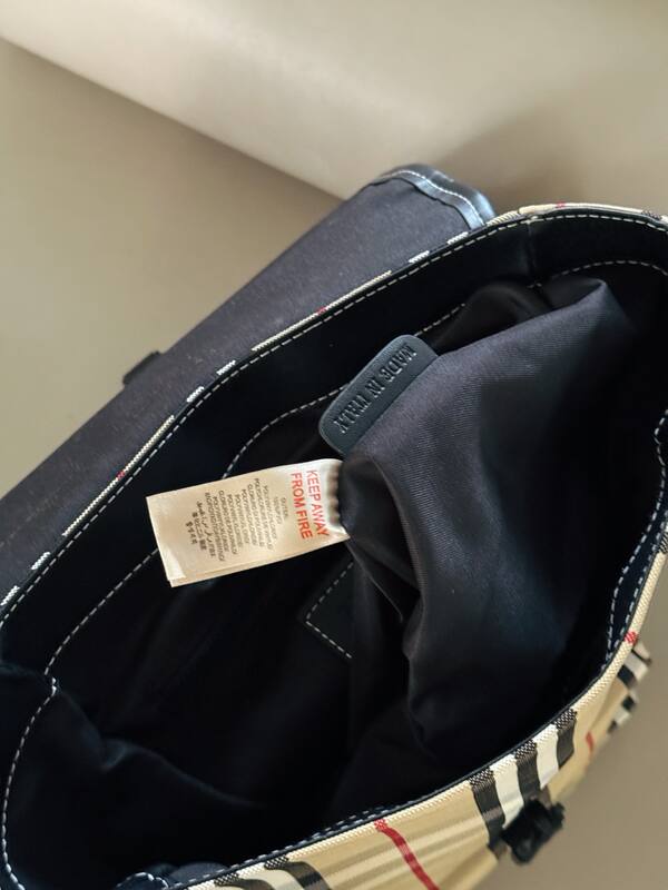Burberry Vintage Check Beige Vintage Check with Black Leather Trim 25x30x12cm backpack — Top Quality Replica