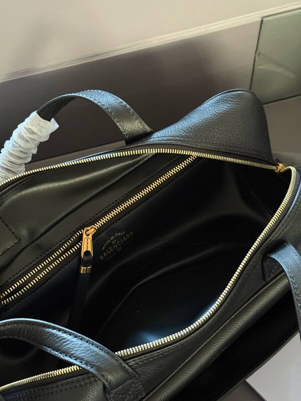 Balenciaga Black shoulder bag — AAA Quality Replica