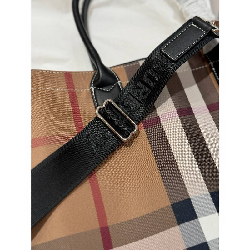 Burberry Black shoulder bag — Premium Replica