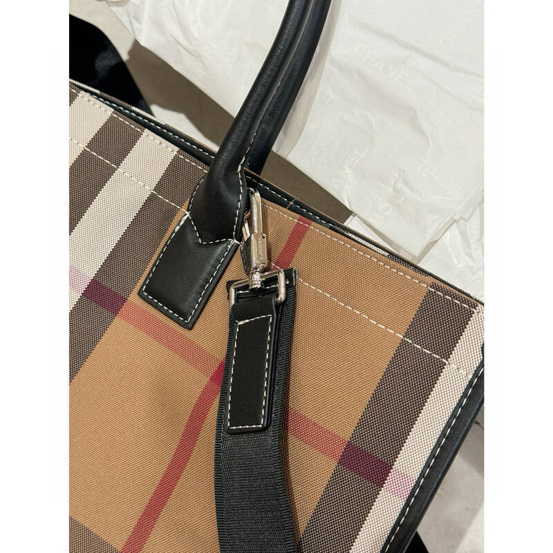 Burberry Black shoulder bag — Premium Replica