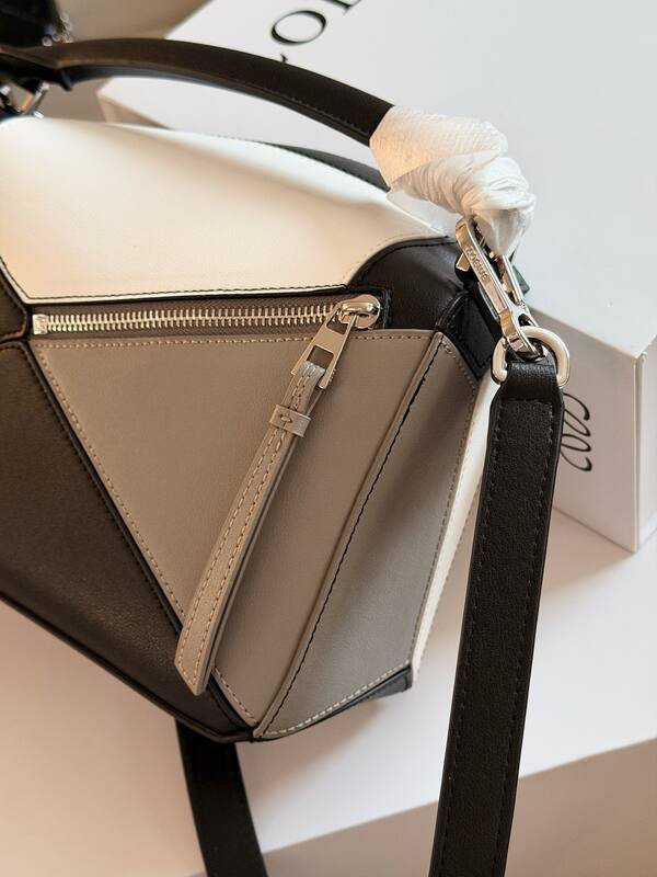 Loewe Black 25x18x10cm shoulder bag — Premium Replica
