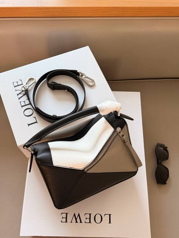 Loewe Black 25x18x10cm shoulder bag — Premium Replica