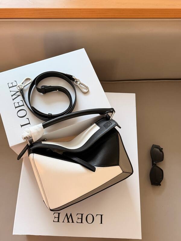 Loewe Black 25x18x10cm shoulder bag — Premium Replica