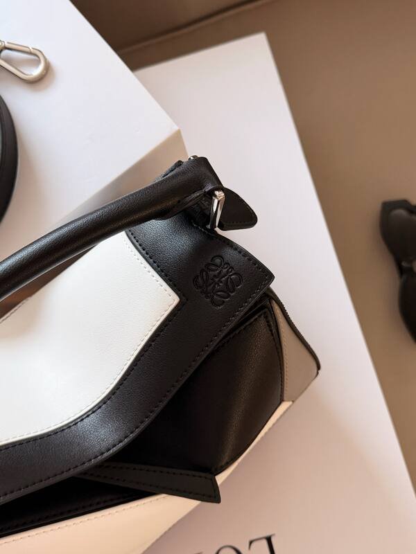 Loewe Black 25x18x10cm shoulder bag — Premium Replica