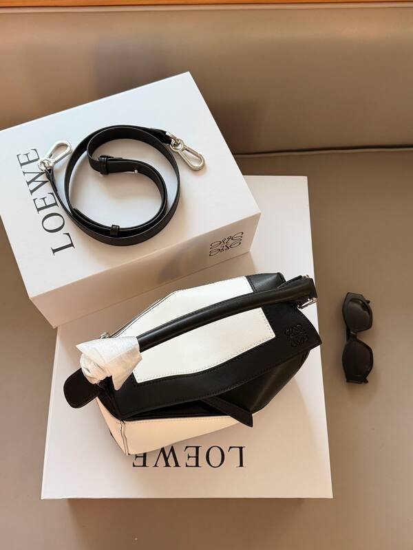Loewe Black 25x18x10cm shoulder bag — Premium Replica