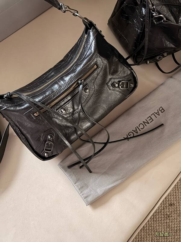 Balenciaga Le Cagole Black distressed leather 28*18cm crossbody — Top Quality Replica