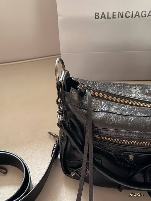 Balenciaga Le Cagole Black distressed leather 28*18cm crossbody — Top Quality Replica