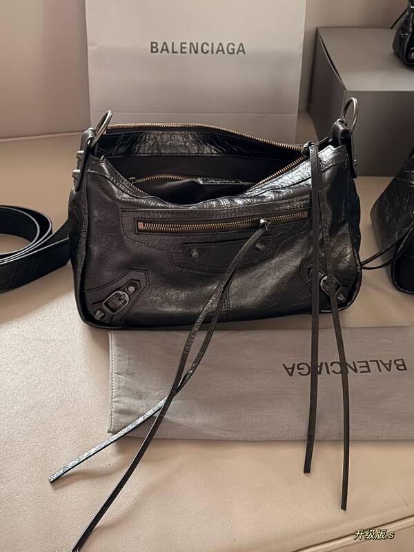 Balenciaga Le Cagole Black distressed leather 28*18cm crossbody — Top Quality Replica