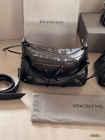 Balenciaga Le Cagole Black distressed leather 28 18cm crossbody Top Quality Replica