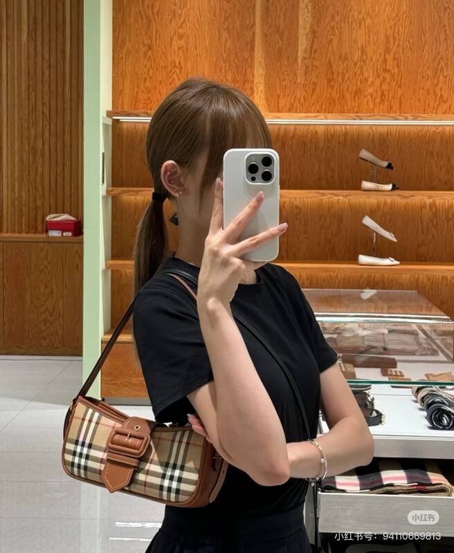 Burberry Brown 25x18x10cm shoulder bag — AAA Quality Replica