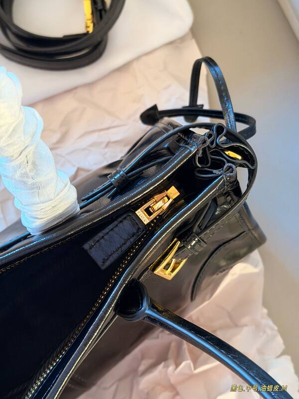 Prada Black 30x22x12cm shoulder bag — Top Quality Replica