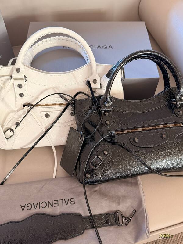 Balenciaga Black shoulder bag — AAA Quality Replica