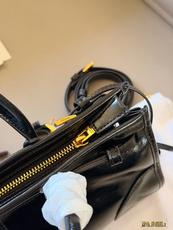Prada Black shoulder bag — Premium Replica