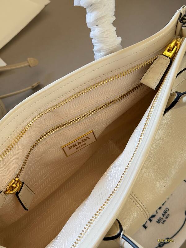 Prada White shoulder bag — Premium Replica