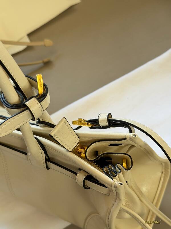 Prada White shoulder bag — Premium Replica