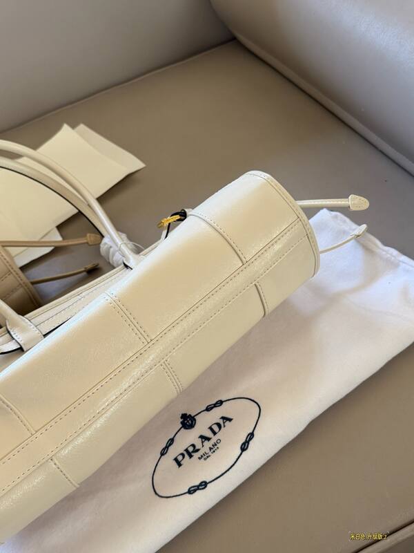 Prada White shoulder bag — Premium Replica