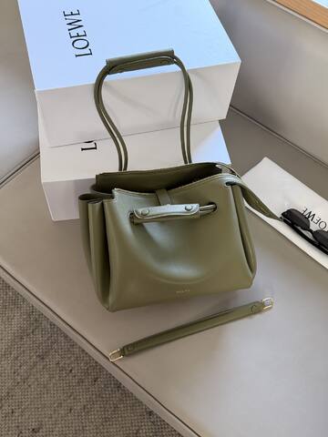 Loewe Green shoulder bag 1 1 Replica