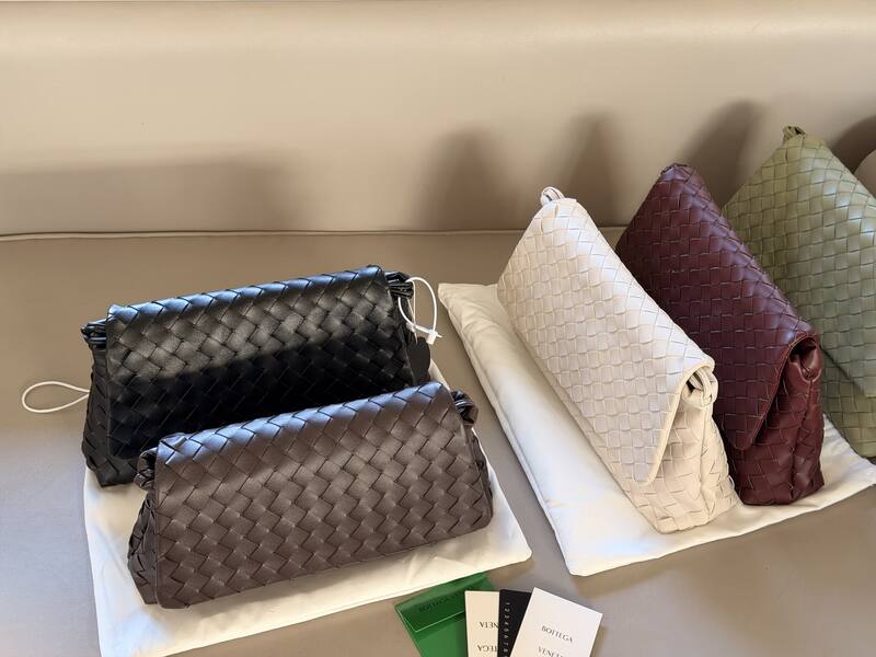Bottega Veneta Black shoulder bag — Premium Replica