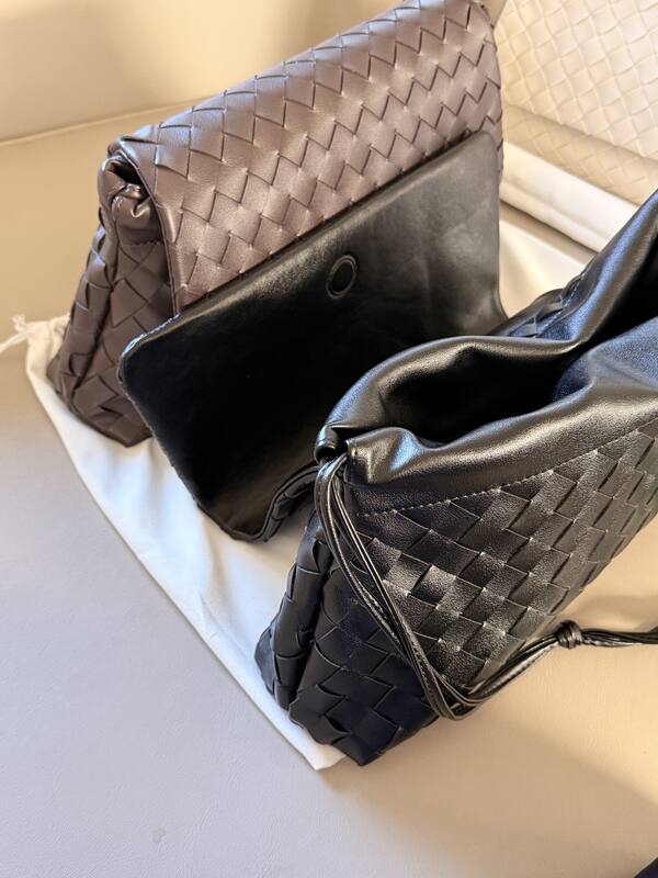 Bottega Veneta Black shoulder bag — Premium Replica