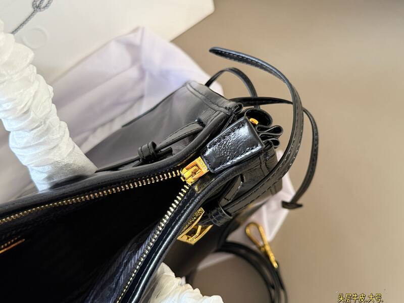 Prada Black 40x30x16cm shoulder bag — 1:1 Replica