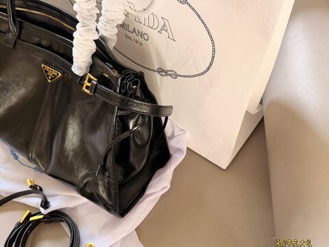Prada Black 40x30x16cm shoulder bag 1 1 Replica
