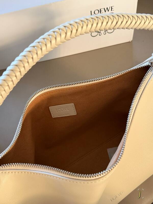 Loewe White shoulder bag — Premium Replica