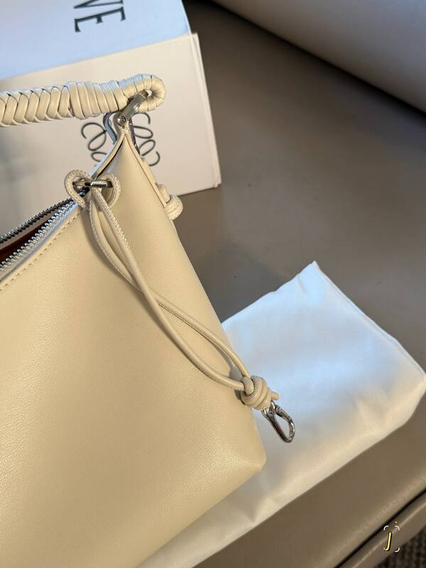 Loewe White shoulder bag — Premium Replica