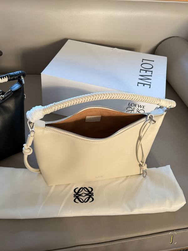 Loewe White shoulder bag — Premium Replica