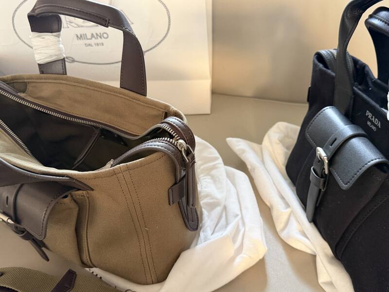 Prada Brown 25x18x10cm shoulder bag — AAA Quality Replica